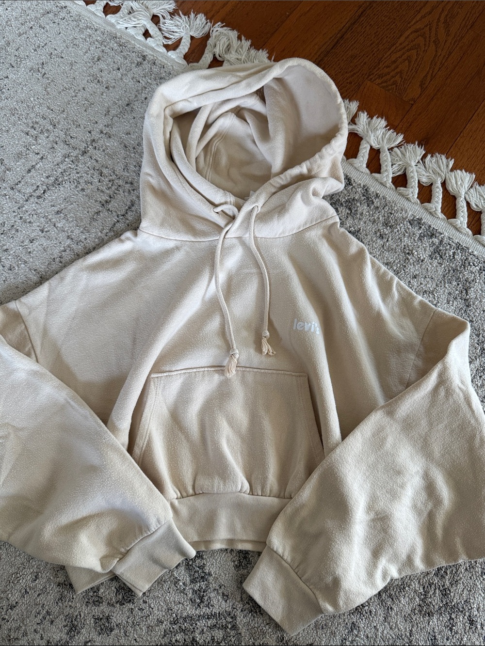 Cropped cream sweatshirt